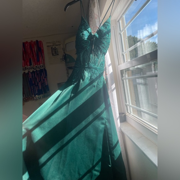 PROM DRESS - Picture 5 of 7